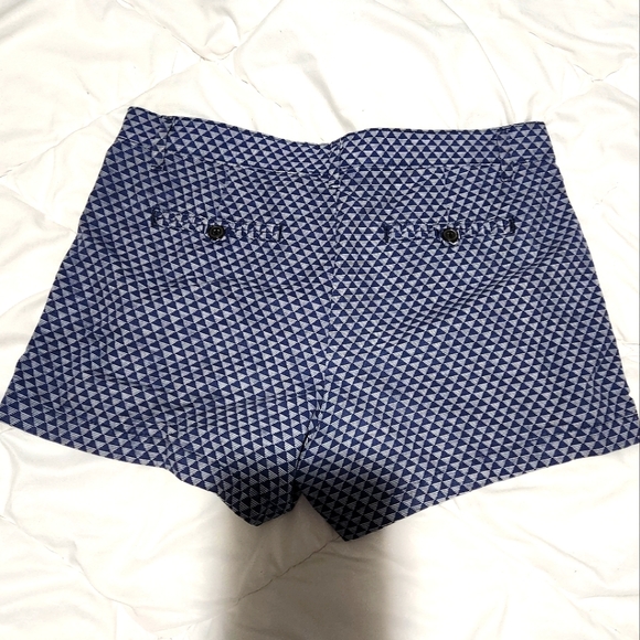 Gap blue and white shorts with 4 pockets. - Picture 3 of 7